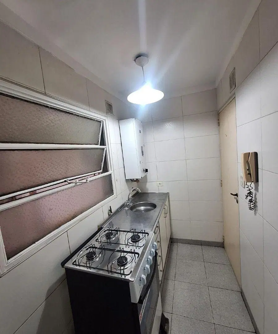 AMPLIO MONOAMBIENTE AL FRENTE CON BALCON AV. DE LOS INCAS PISO 2 1