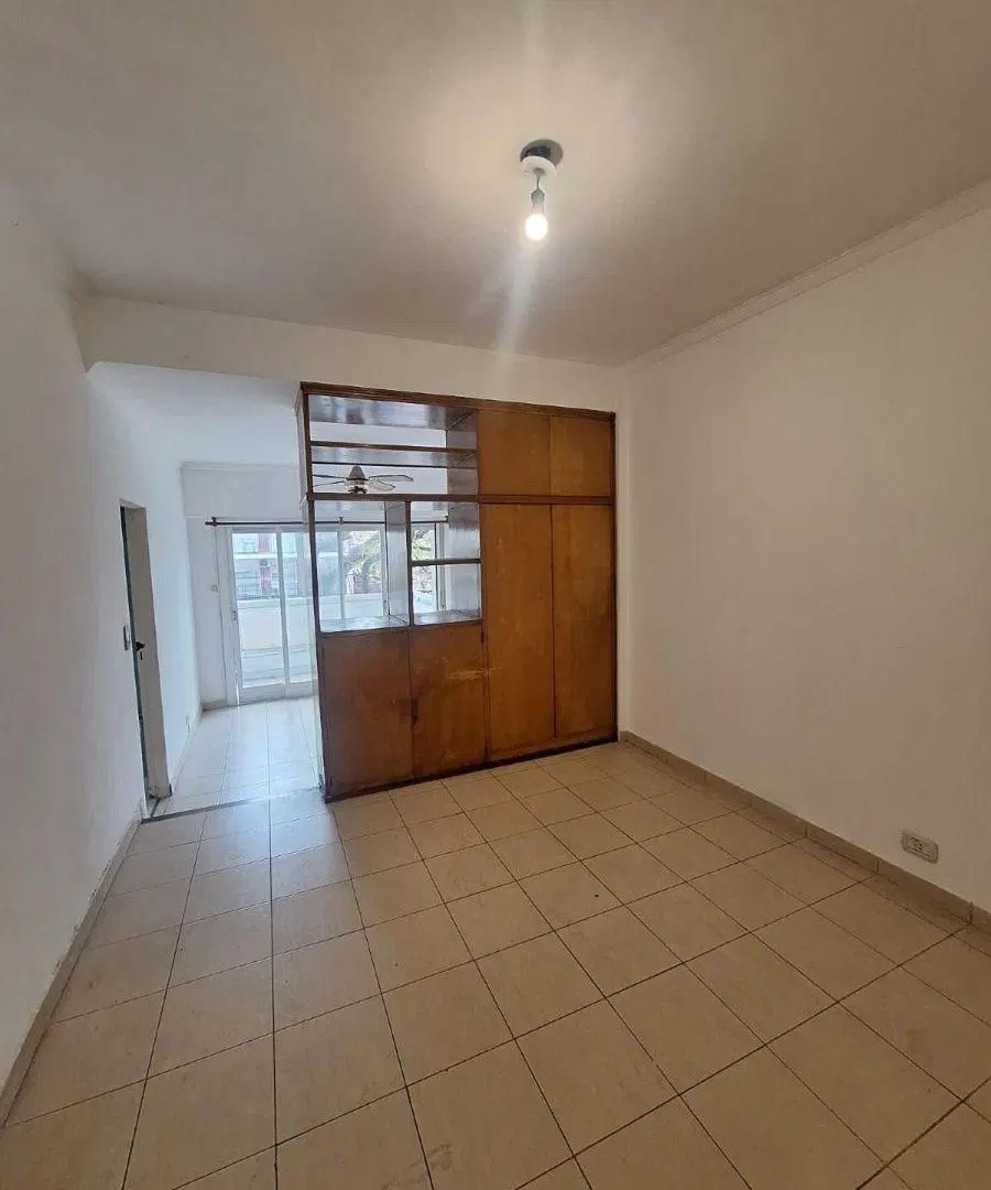 AMPLIO MONOAMBIENTE AL FRENTE CON BALCON AV. DE LOS INCAS PISO 2 2