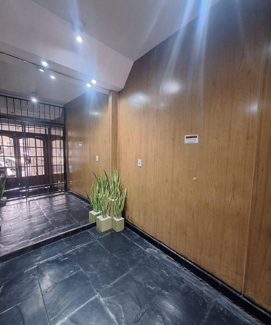 AMPLIO MONOAMBIENTE AL FRENTE CON BALCON AV. DE LOS INCAS PISO 2