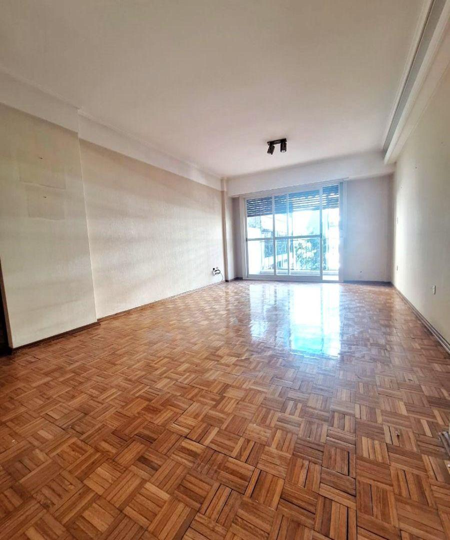 Foto de HERMOSO SEMIPISO 3 AMBIENTES C/DEPCIA. ESPACIO GUARDACOCHE Y BAULERA, imagen 1