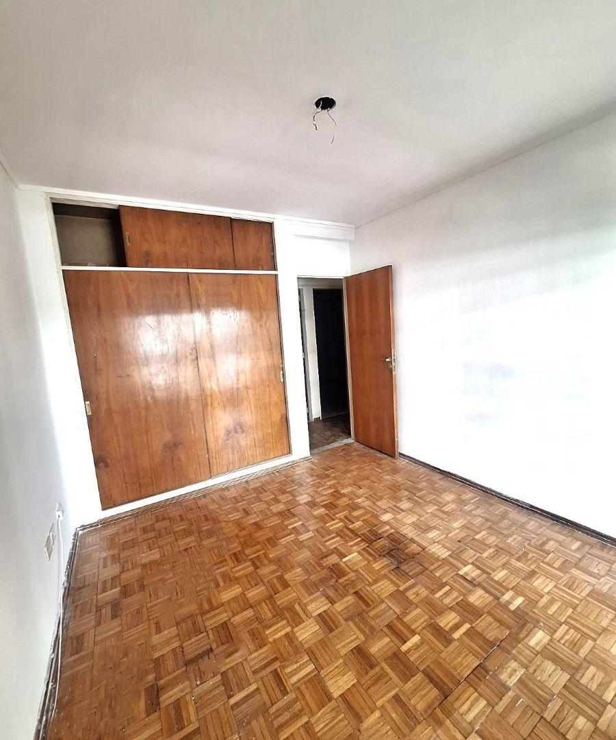 Foto de HERMOSO SEMIPISO 3 AMBIENTES C/DEPCIA. ESPACIO GUARDACOCHE Y BAULERA, imagen 4