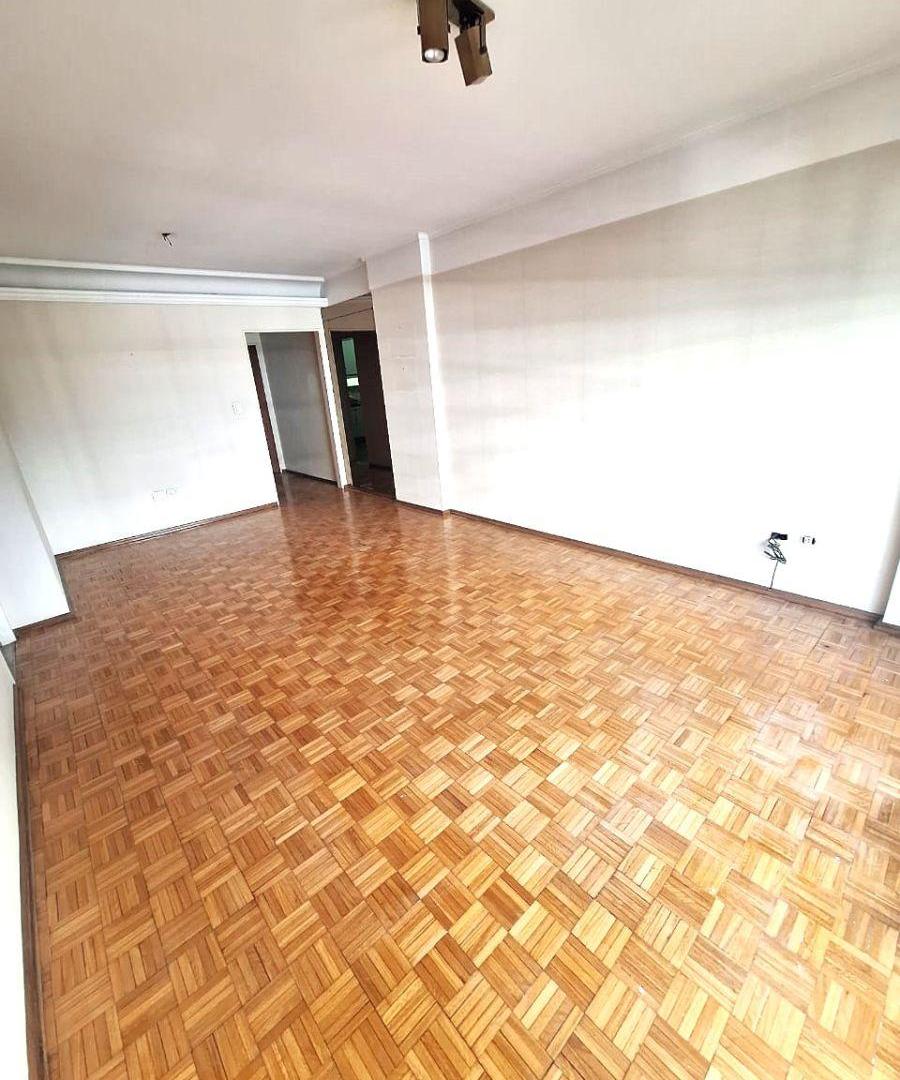 Foto de HERMOSO SEMIPISO 3 AMBIENTES C/DEPCIA. ESPACIO GUARDACOCHE Y BAULERA, imagen 3