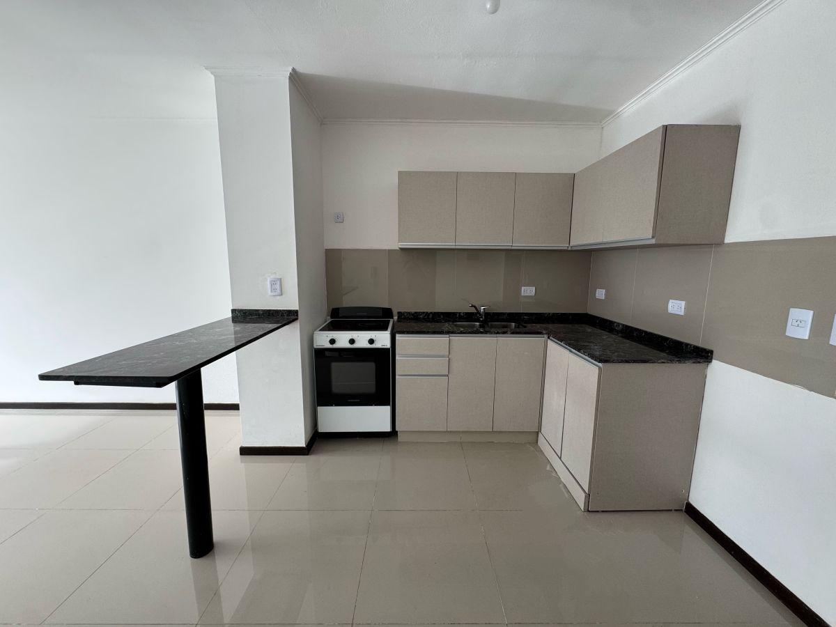 Foto de Departamento de un dormitorio con balcón y cochera, imagen 5