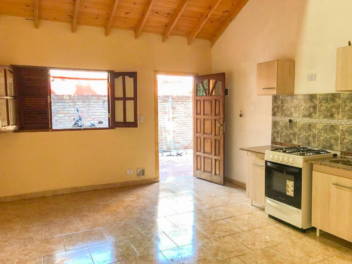 Venta PH en Avellaneda Tipo Casa de 2 ambientes con Patio con Posibilidad de Ampliación