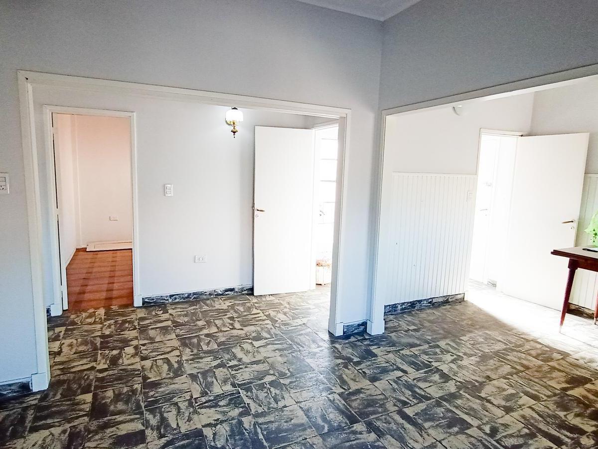 Venta PH en Lanús Oeste de 4 Ambientes con Balcón Al Frente y Terraza Propia 4