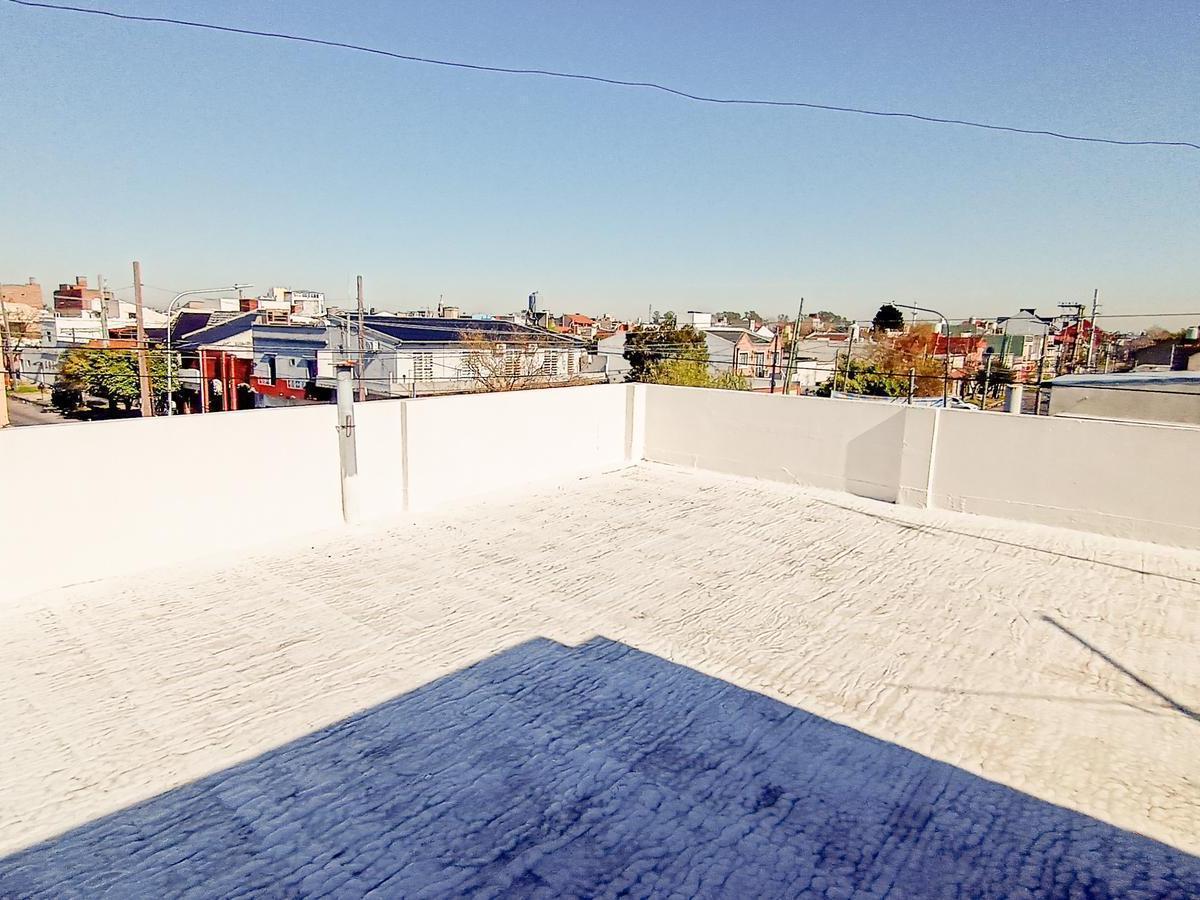 Venta PH en Lanús Oeste de 4 Ambientes con Balcón Al Frente y Terraza Propia 3