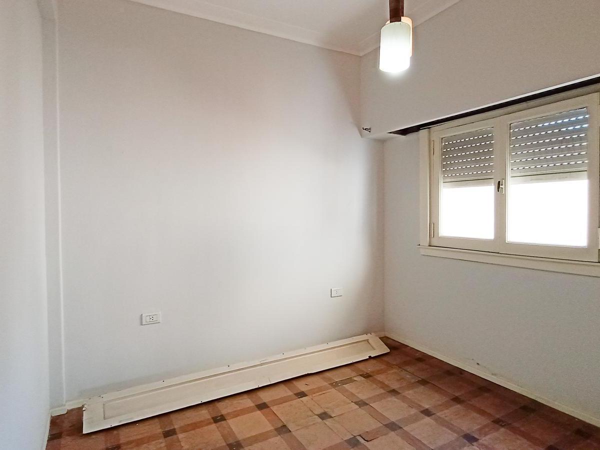 Venta PH en Lanús Oeste de 4 Ambientes con Balcón Al Frente y Terraza Propia 3