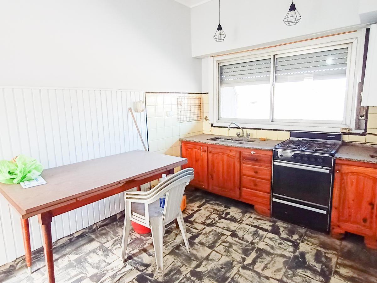 Venta PH en Lanús Oeste de 4 Ambientes con Balcón Al Frente y Terraza Propia 5