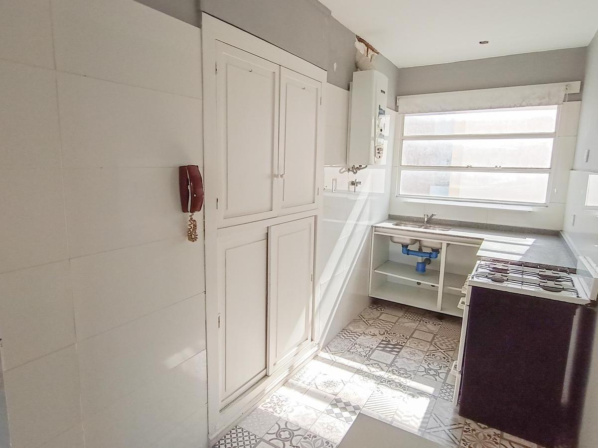 Venta de Departamento en Lanús Oeste de 3 Ambientes Al Frente con Balcón 4