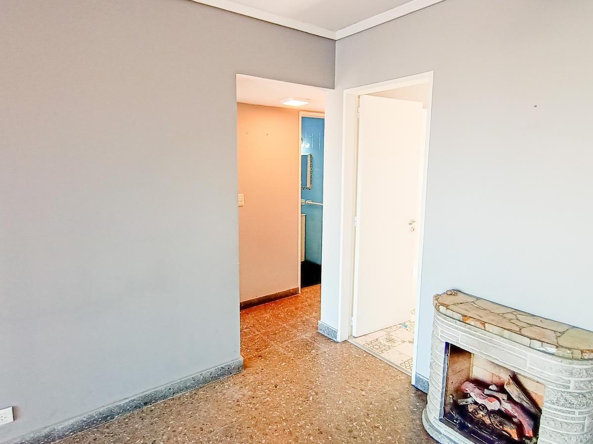 Venta de Departamento en Lanús Oeste de 3 Ambientes Al Frente con Balcón 2