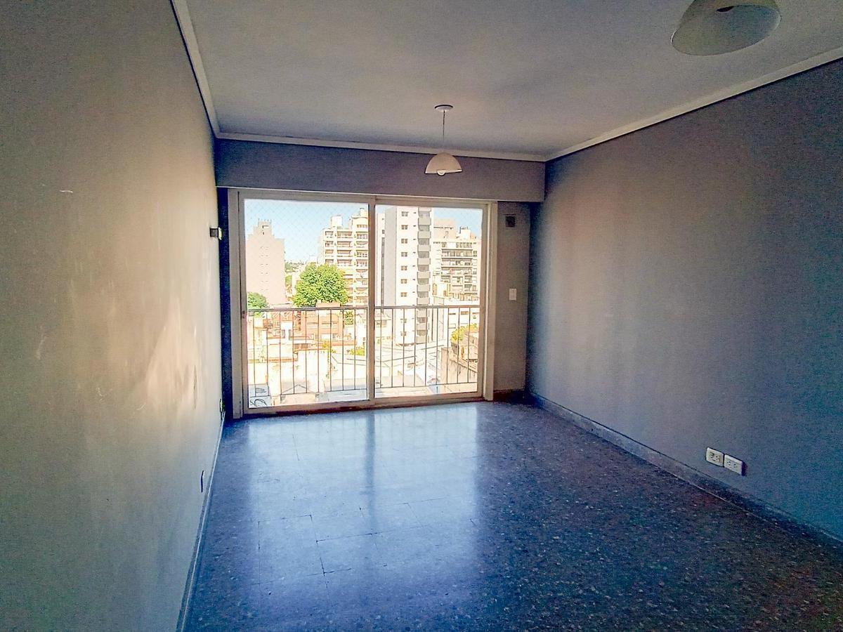 Venta de Departamento en Lanús Oeste de 3 Ambientes Al Frente con Balcón 1