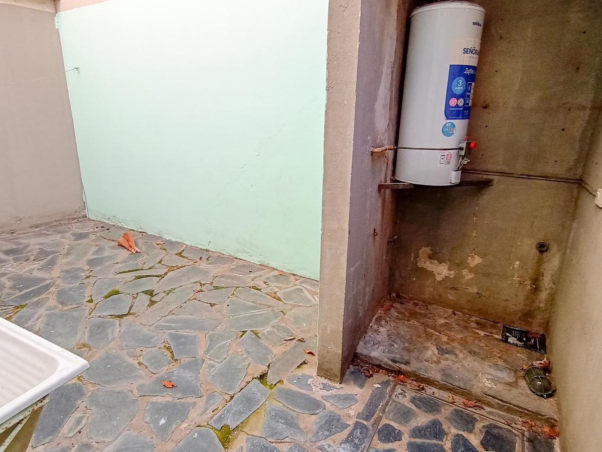 Venta PH en Lanús Oeste 2 Ambientes Al Frente con Cochera y Patio 3