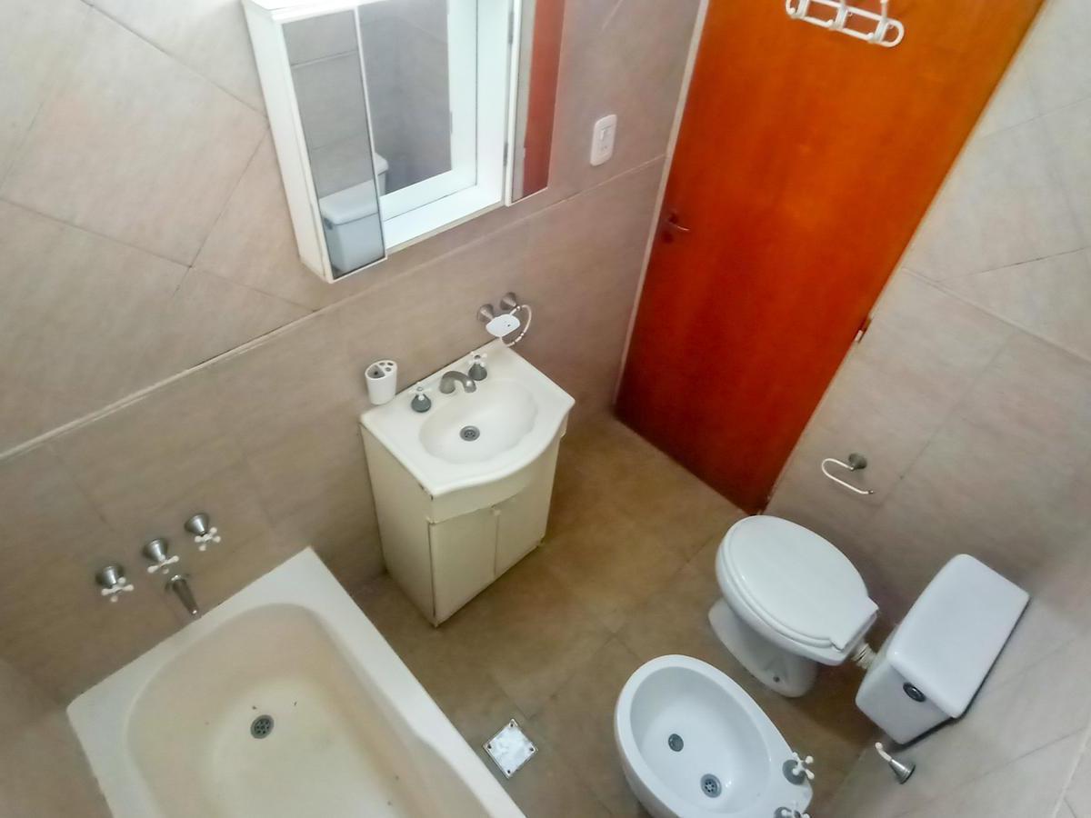 Venta PH en Lanús Oeste 2 Ambientes Al Frente con Cochera y Patio 4