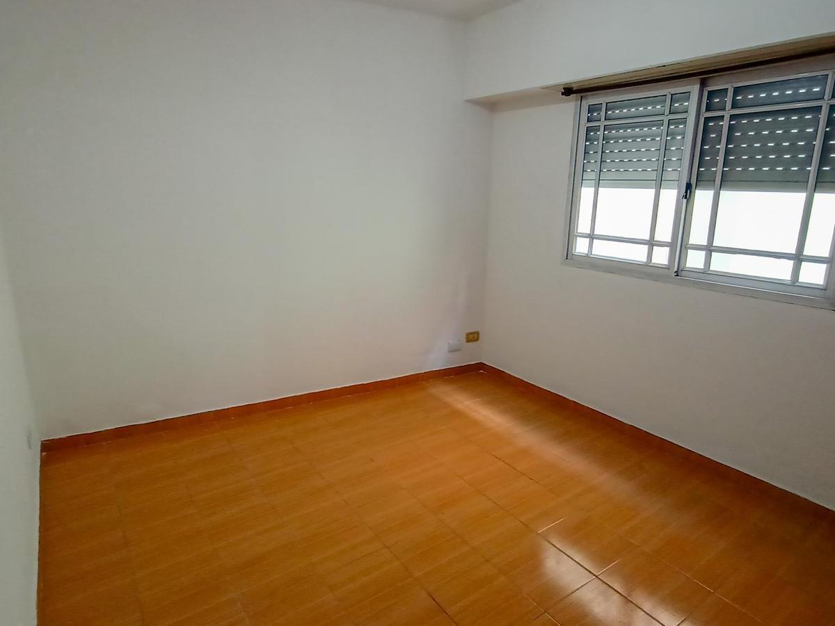 Venta PH en Lanús Oeste 2 Ambientes Al Frente con Cochera y Patio 5