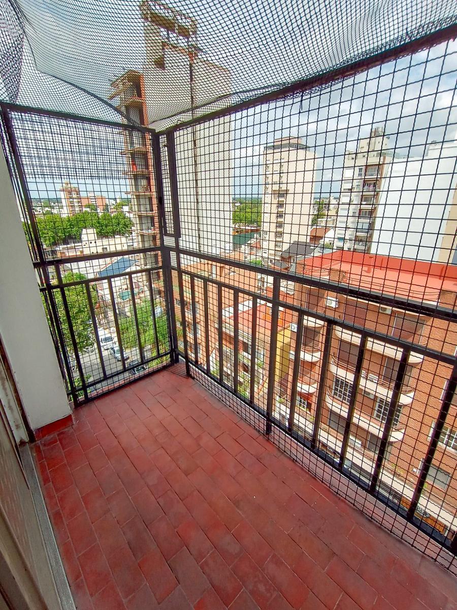 Venta Departamento de 2 ambientes con Balcón sobre Av. 25 de Mayo