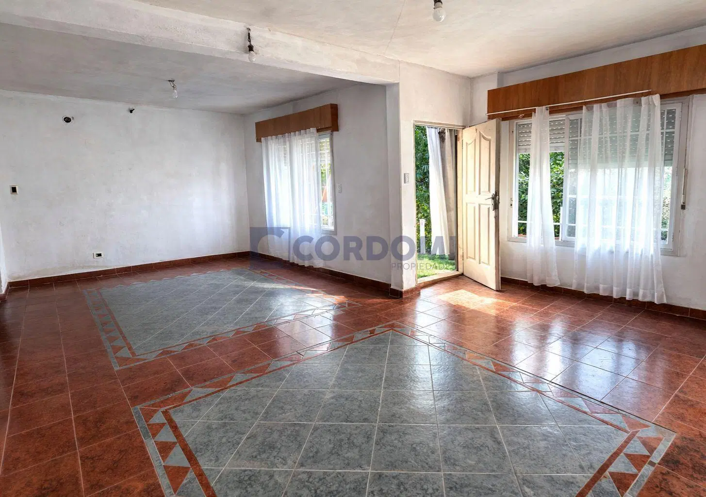 Venta de Casa en Florencio Varela Ideal 2 Familias a 4 cuadras de Av. San Martín y del Trabajo 2