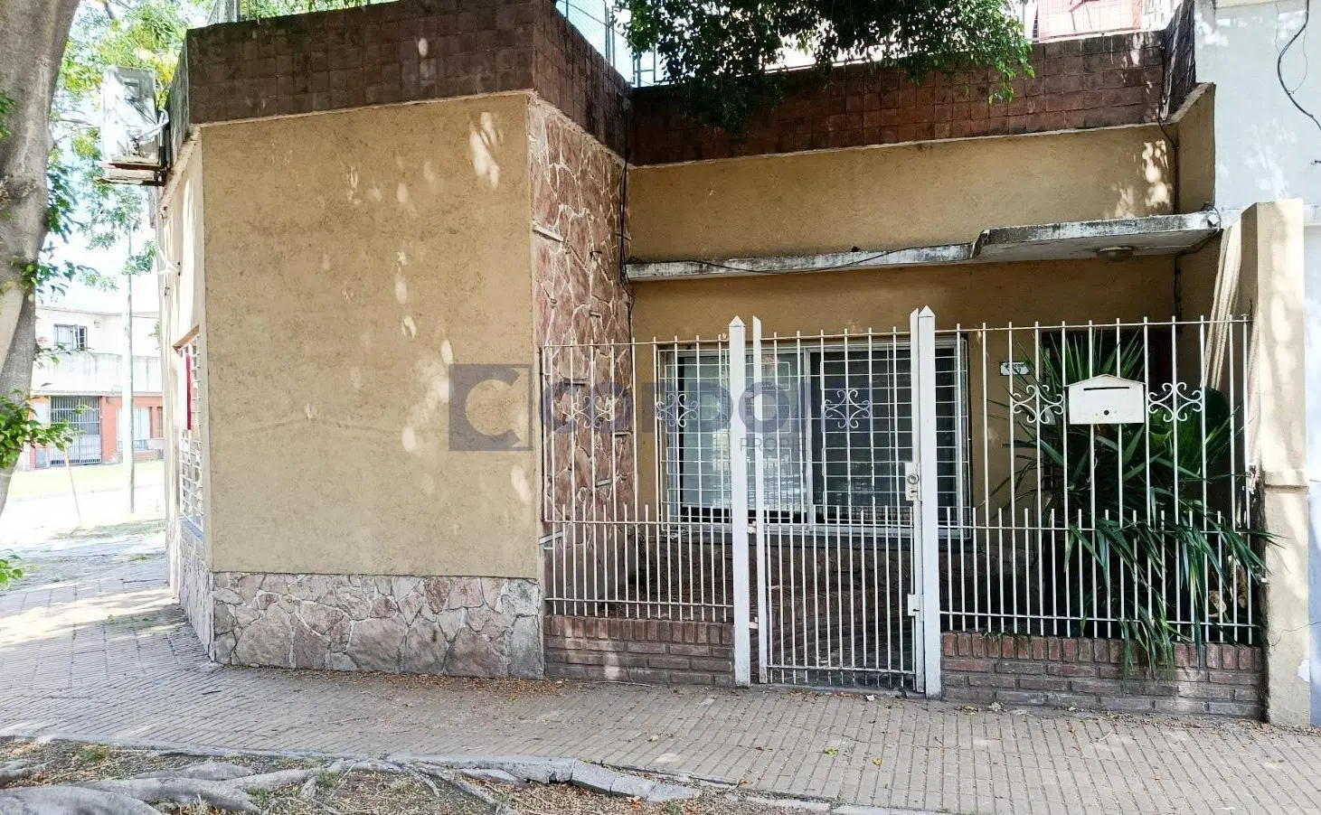 Venta de Casa PH en Quilmes Oeste de 3 ambientes con Garaje y Terraza 2