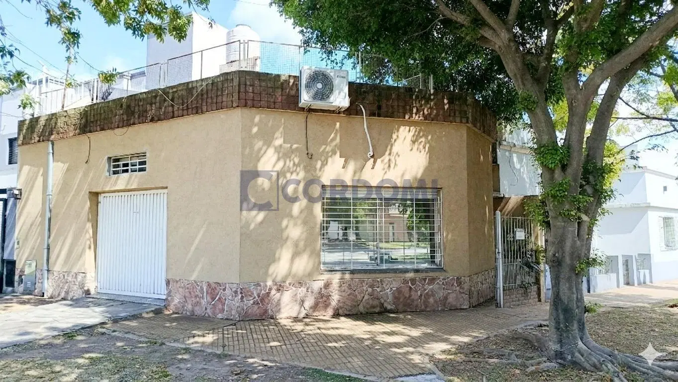 Venta de Casa PH en Quilmes Oeste de 3 ambientes con Garaje y Terraza 1