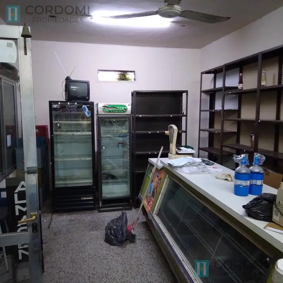 Alquiler Local en Lanús Oeste Ideal Pequeño Deposito o Comercio de barrio. 2