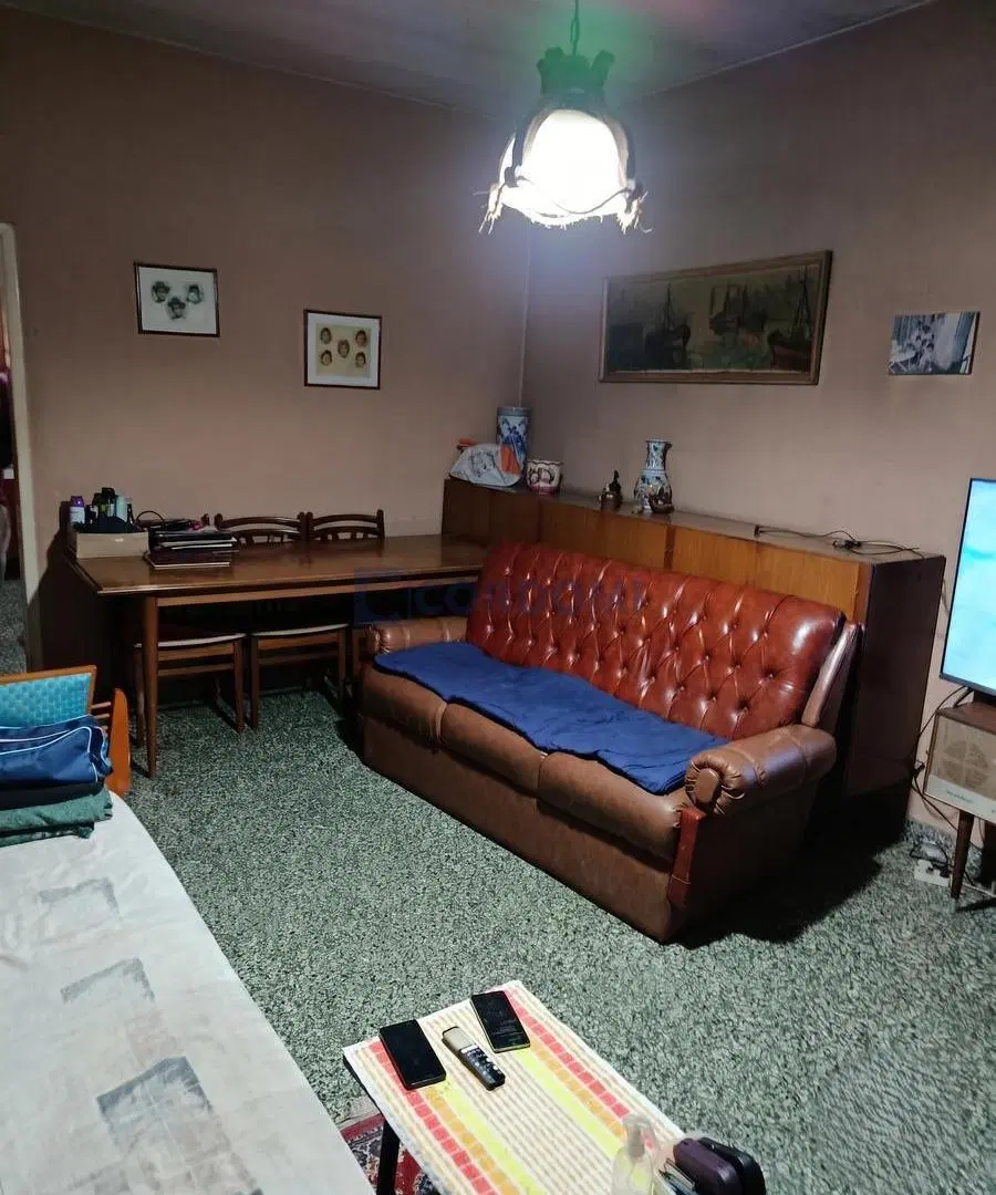 Venta de Casa en Quilmes Oeste 2 viviendas a 2 cuadras de Av Calchaquí y 12 de Octubre 3