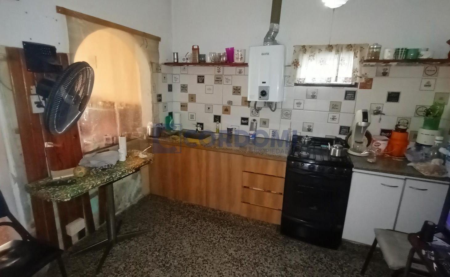 Foto de Venta de Casa en Lanús Oeste de 3 ambientes con Garaje sobre lote de, imagen 1