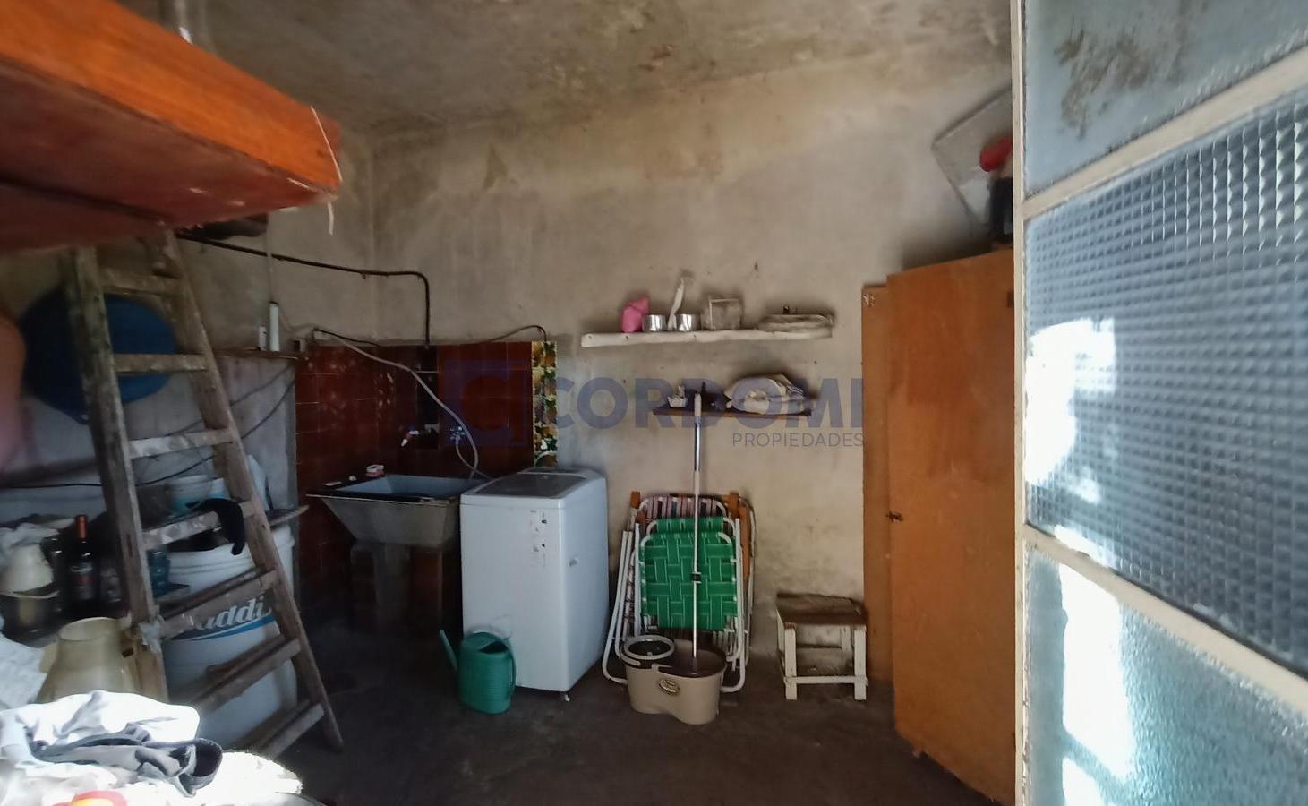 Foto de Venta de Casa en Lanús Oeste de 3 ambientes con Garaje sobre lote de, imagen 3