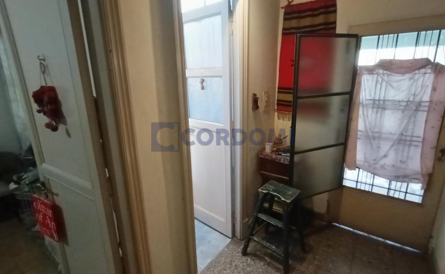 Foto de Venta de Casa en Lanús Este de 4 ambientes sobre lote de 211m2 FOT 2.5, imagen 2
