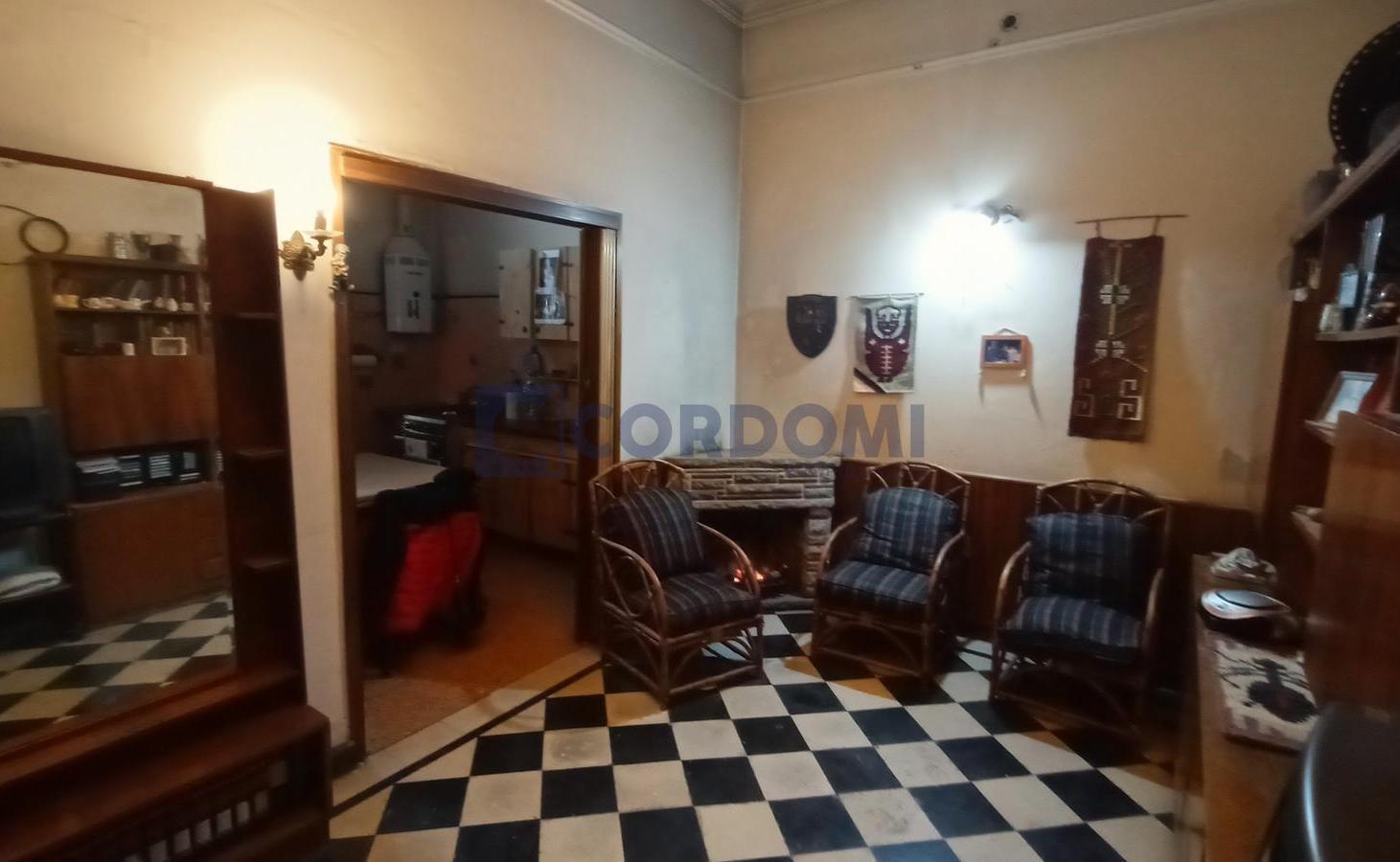 Foto de Venta de Casa en Lanús Este de 4 ambientes sobre lote de 211m2 FOT 2.5, imagen 1