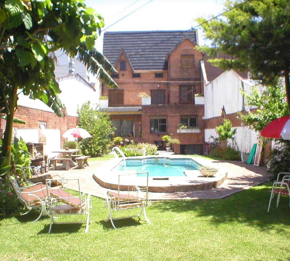 Casona Tipo Chalet Excelente Ubicacion en Flores 2