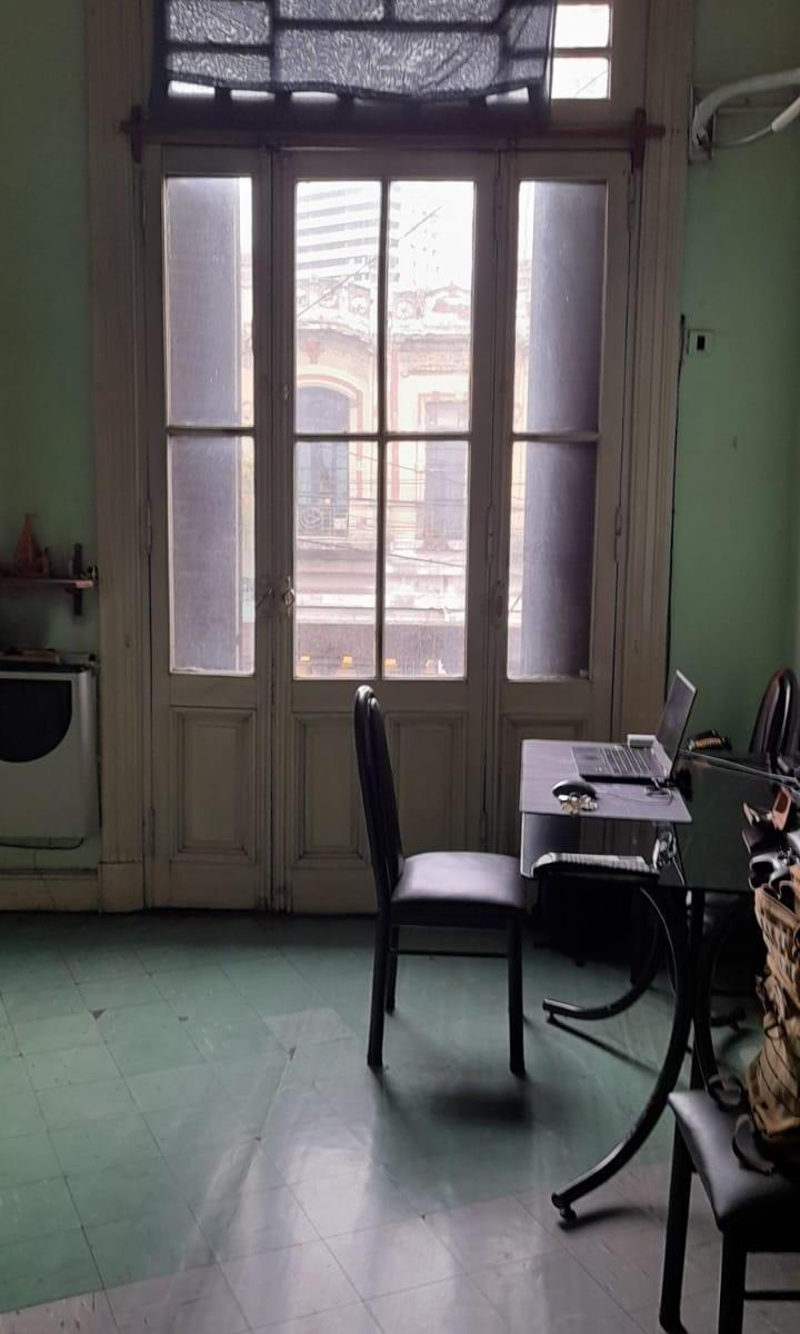 PH en El Primer Piso por Escalera con 6 Dorm. 3 Baños Para Refaccionar 4