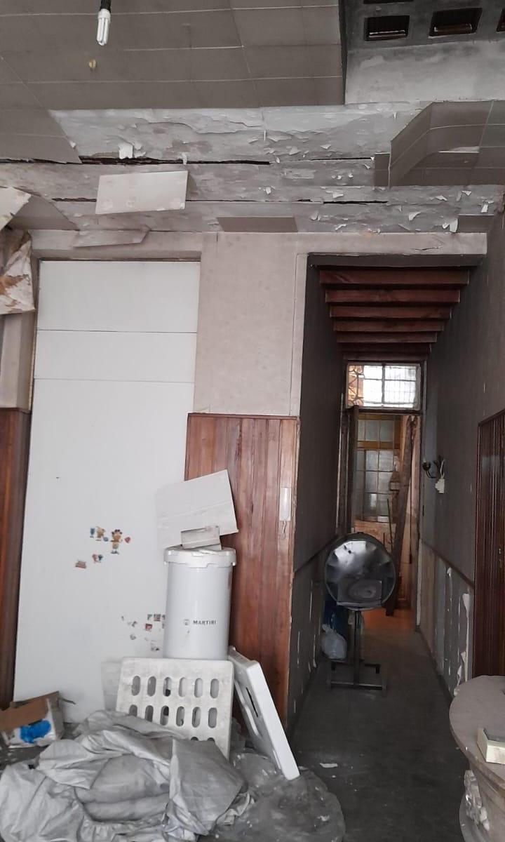 PH en El Primer Piso por Escalera con 6 Dorm. 3 Baños Para Refaccionar 2