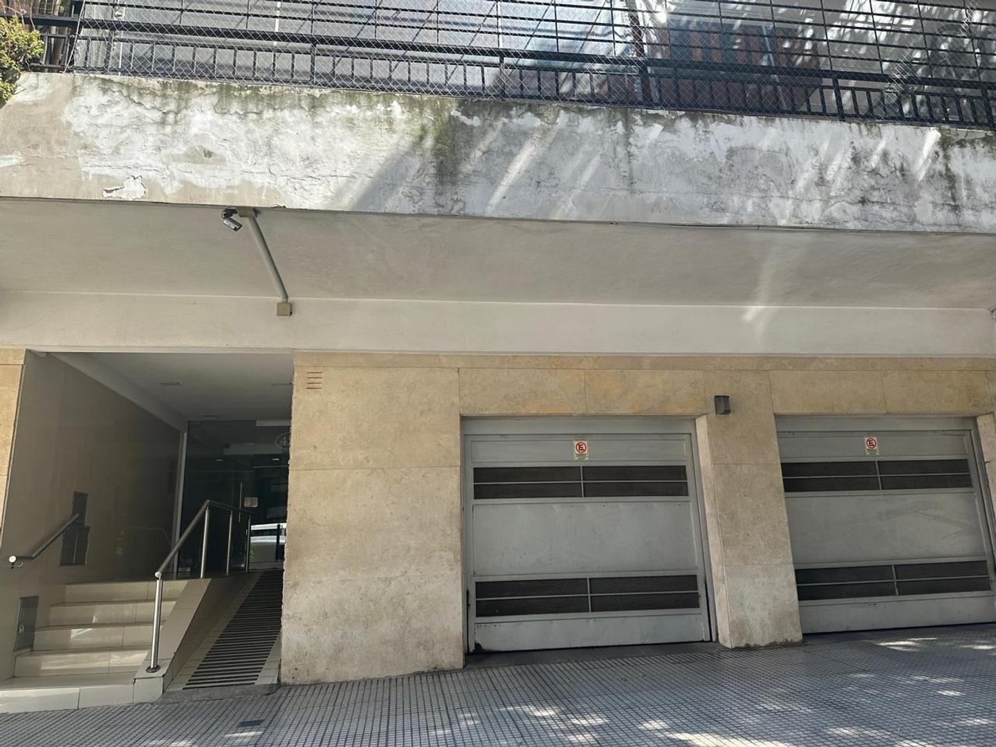 Foto de VENTA COCHERA CUBIERTA y AMPLIA EN VILLA URQUIZA, imagen 3