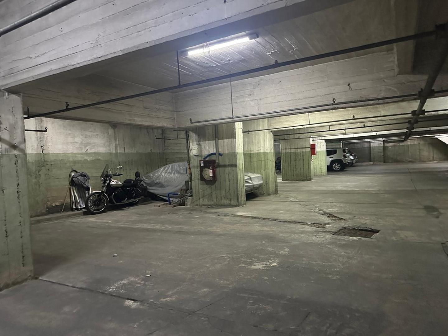 Foto de VENTA COCHERA CUBIERTA y AMPLIA EN VILLA URQUIZA, imagen 4