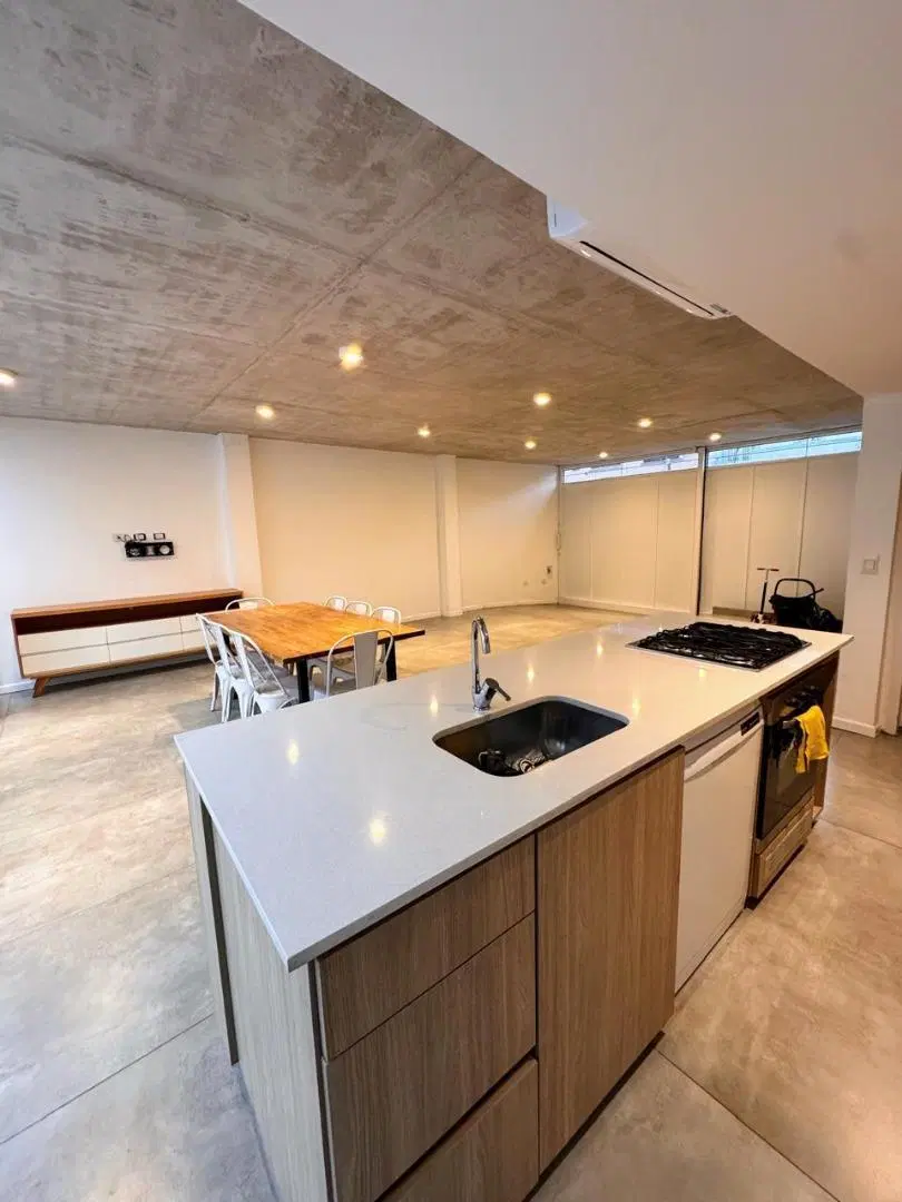 Casa en 3 Plantas • Máxima Calidad y Luz en Villa del Parque 2
