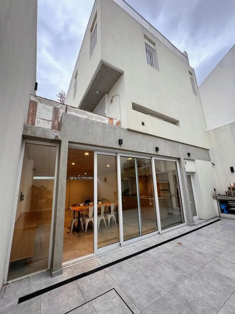 Casa en 3 Plantas • Máxima Calidad y Luz en Villa del Parque 4