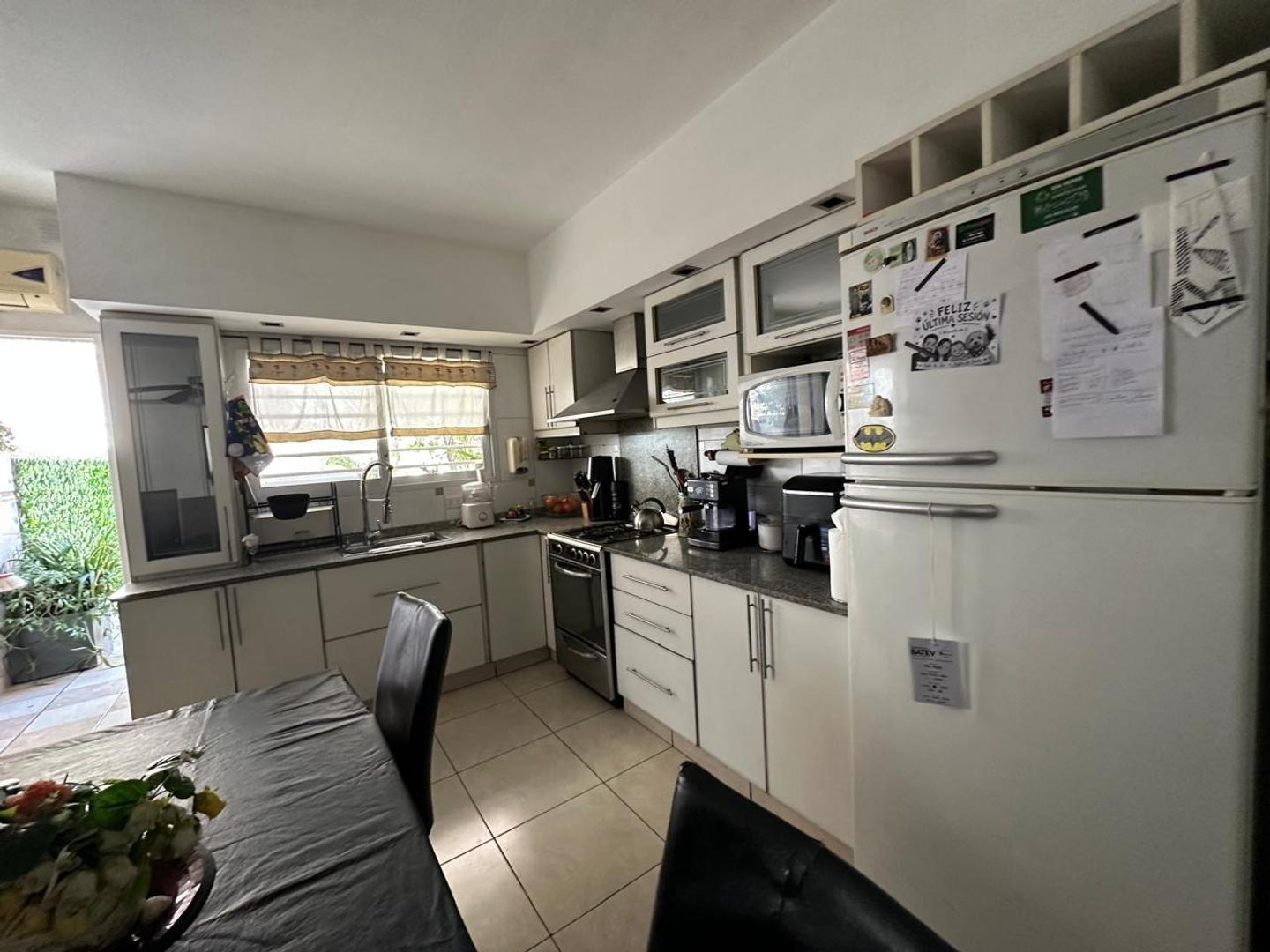 Foto de VENTA TRIPLEX- 5 AMBIENTES, 3 BAÑOS, 1 COCHERA, imagen 2
