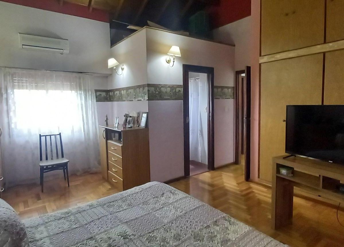 Chalet con 3 Dorm. y Depto en Venta en Don Bosco 4