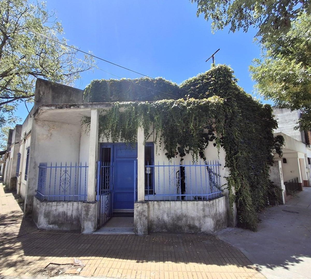 Casa en Venta APTO CREDITO con 2 dormitorios y garage en Bernal Este, Bernal, Quilmes