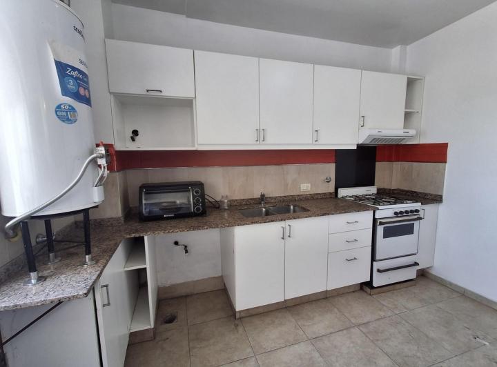 Foto de Amplio departamento de 2 ambientes en venta en Quilmes Centro, imagen 2