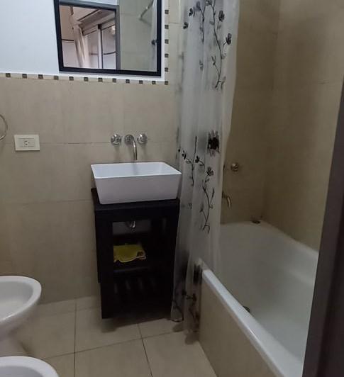 Departamento 2 ambientes con cochera y patio en alquiler en Quilmes Oeste Centro 3