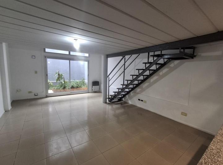 Departamento 2 ambientes con patio y garage en alquiler en Quilmes 2