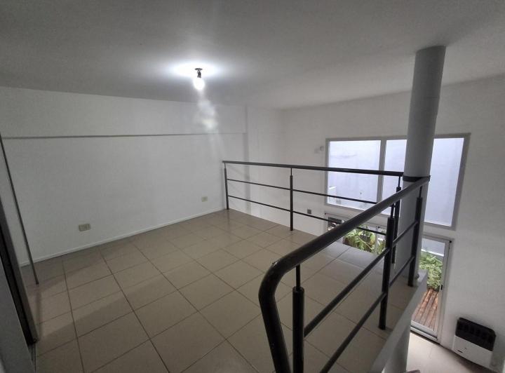 Departamento 2 ambientes con patio y garage en alquiler en Quilmes 5