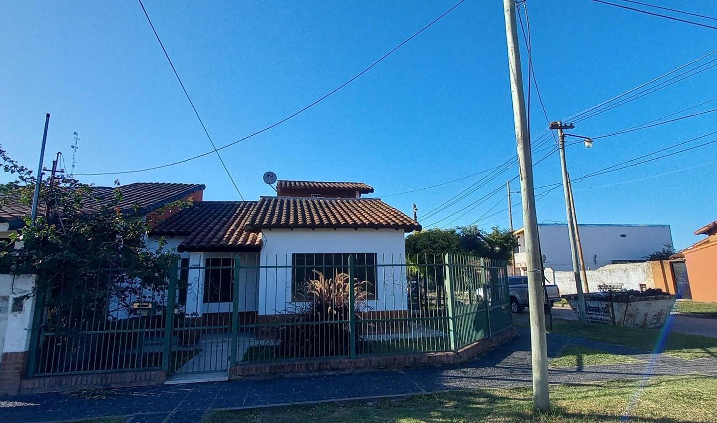 Casa  uso profesional en Alquiler en Bosques, Florencio Varela, G.B.A. Zona Sur