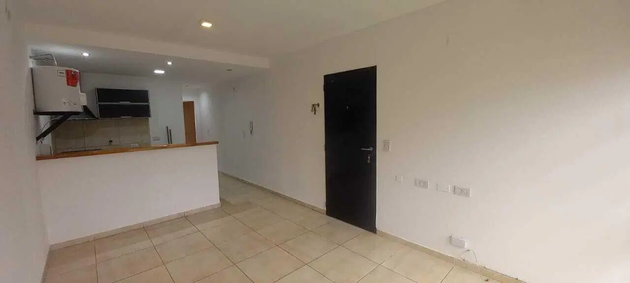 Departamento 2 ambientes con cochera y patio en Alquiler en Villa España, Berazategui 2
