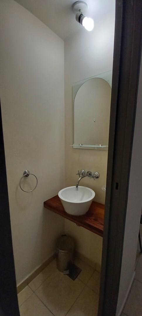 Foto de Departamento Amueblado en alquiler de 2 ambientes con cochera y patio, imagen 2