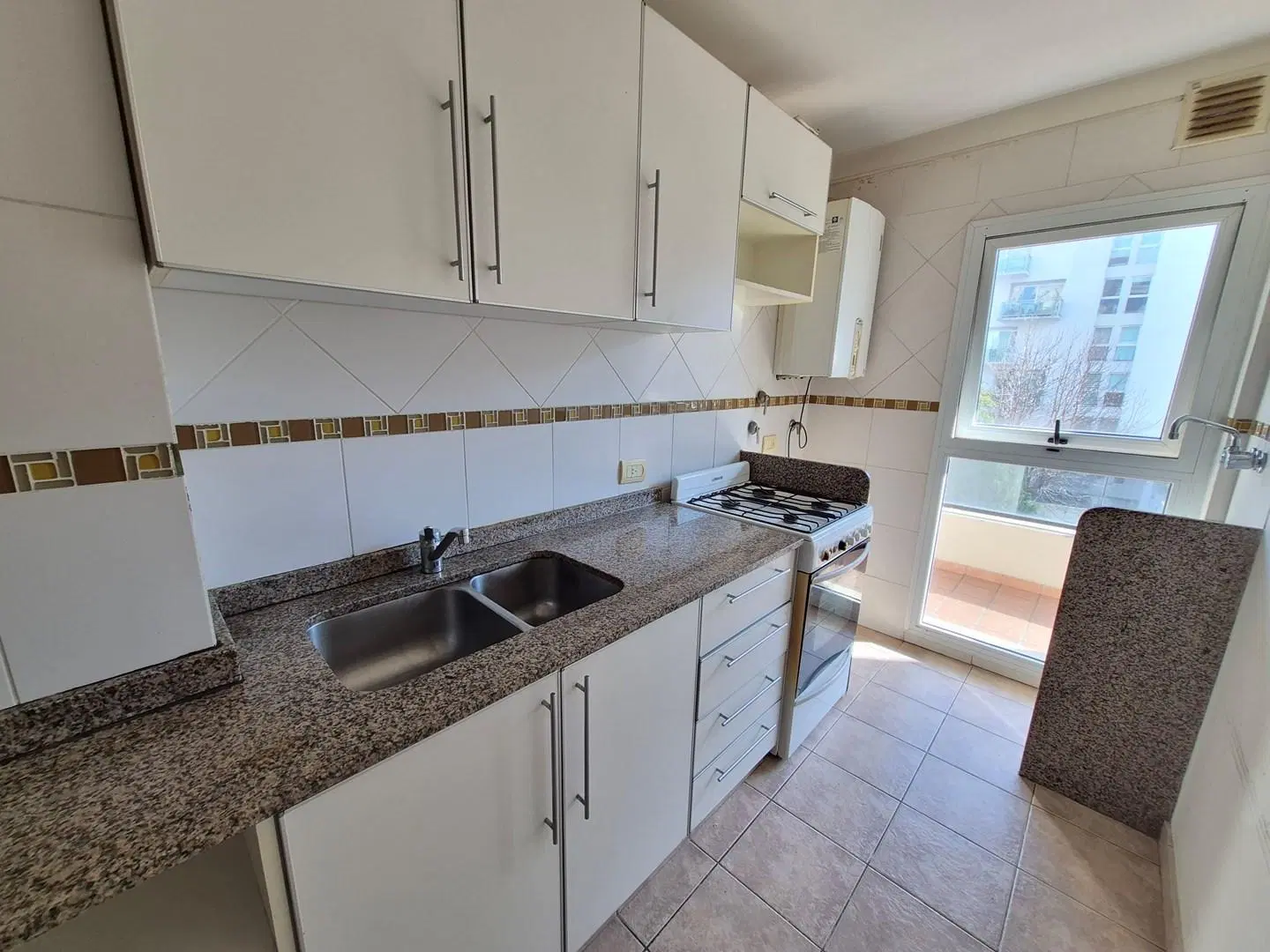 Departamento 2 ambientes con cochera en Alquiler en Quilmes, zona plaza Conesa 1