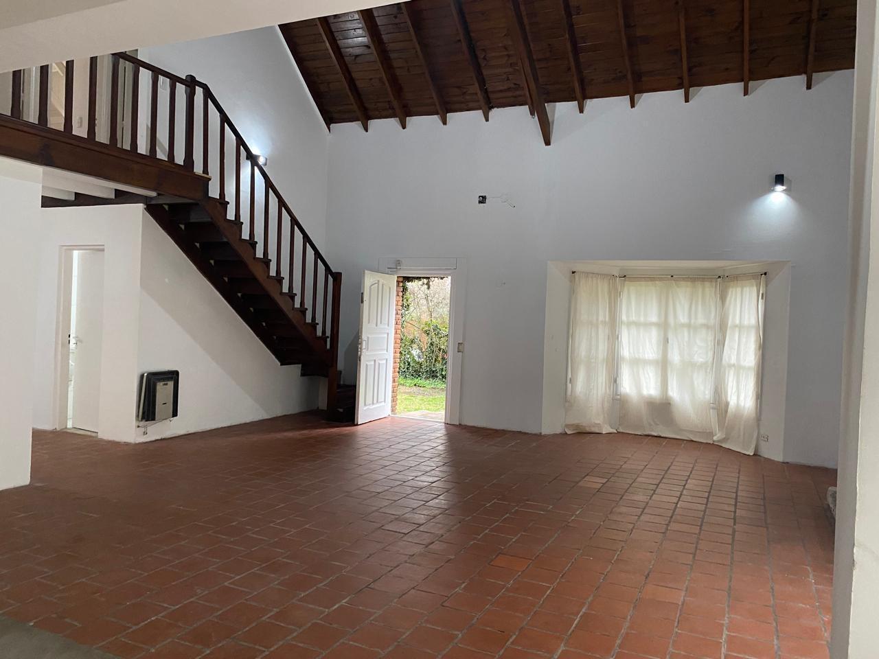 Foto de Casa uso profesional o comercial en Alquiler en Ranelagh, Berazategui, imagen 2