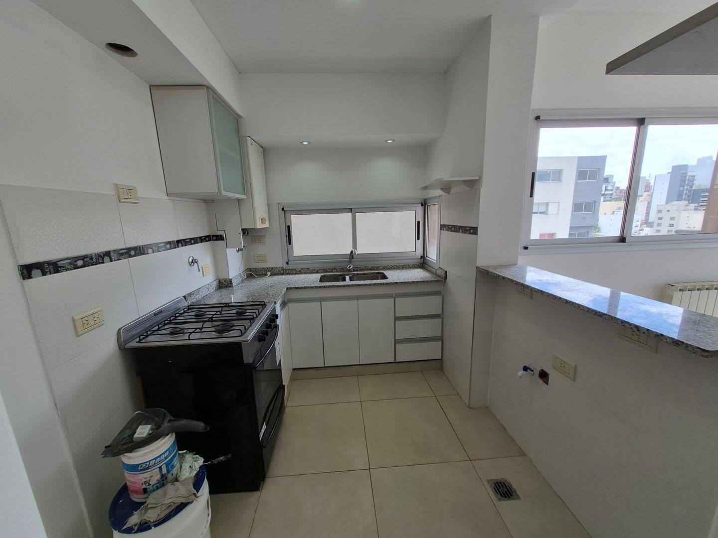 Foto de Departamento 2 ambientes con cochera en Alquiler en Quilmes, G.B.A, imagen 1