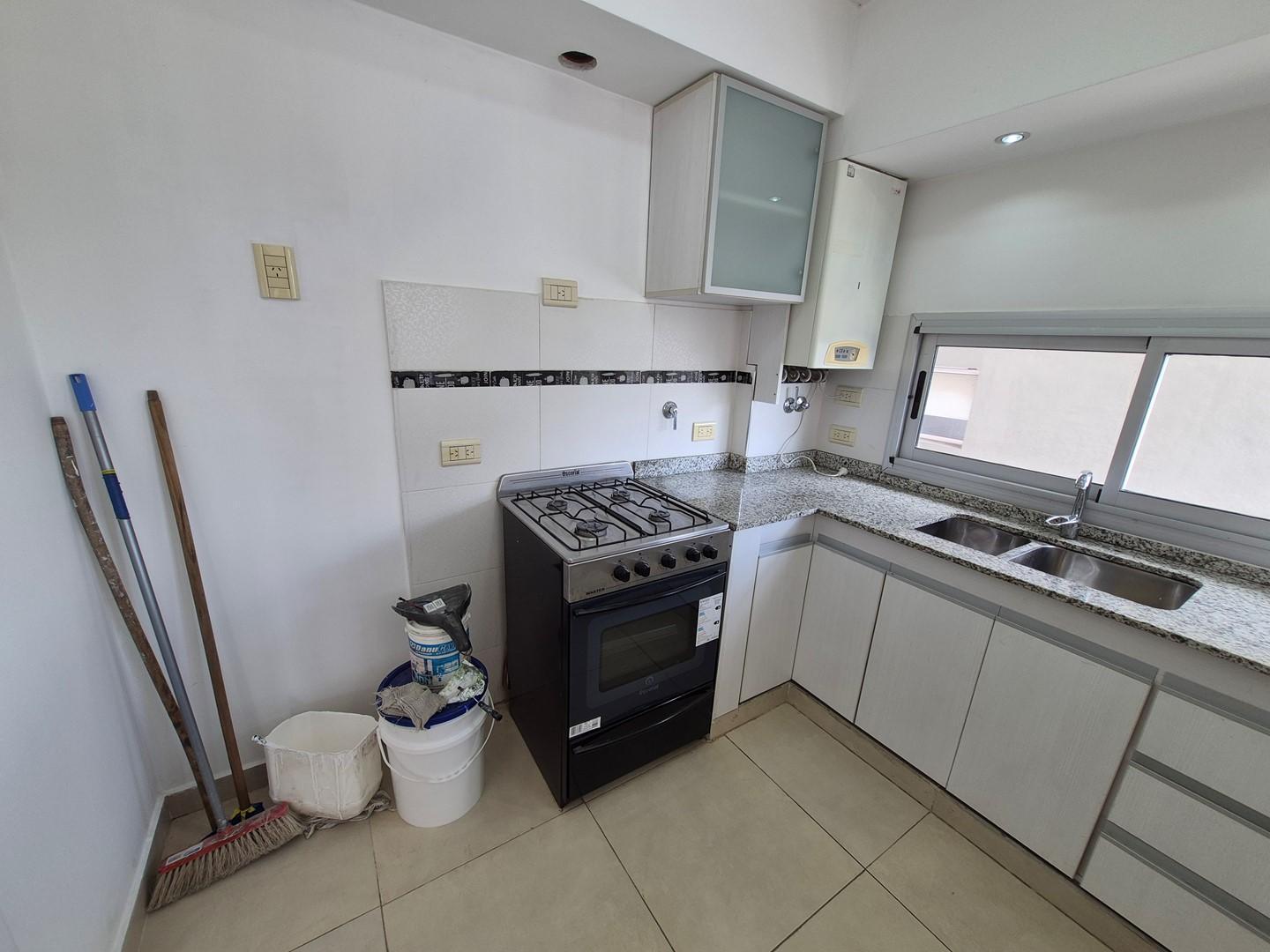 Foto de Departamento 2 ambientes con cochera en Alquiler en Quilmes, G.B.A, imagen 3