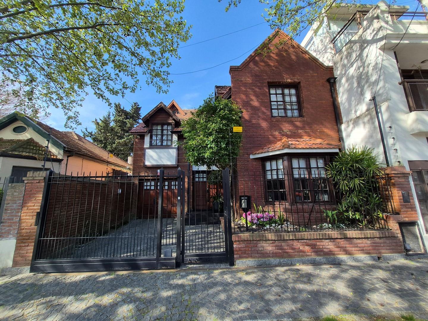 Foto de Casa en venta de estilo tradicional en Quilmes Residencial, imagen 1